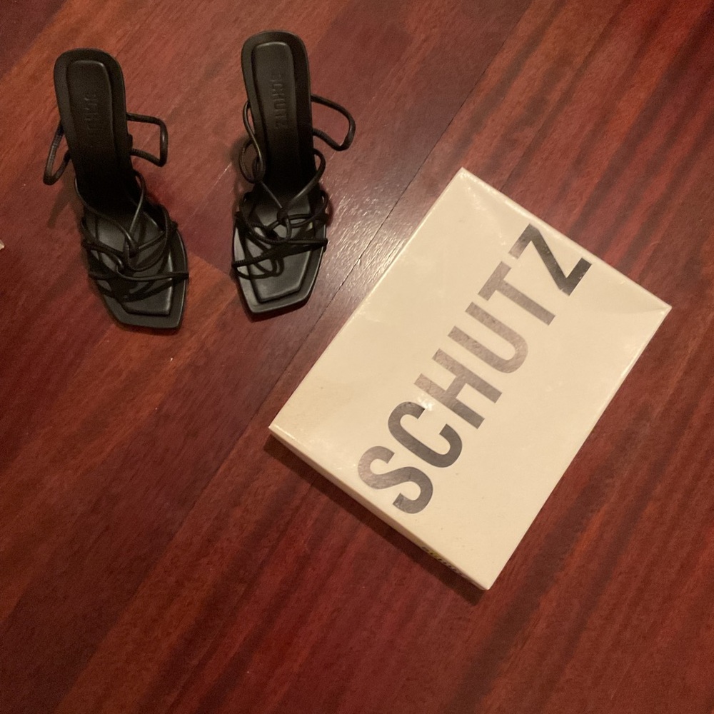 Schultz black sandals